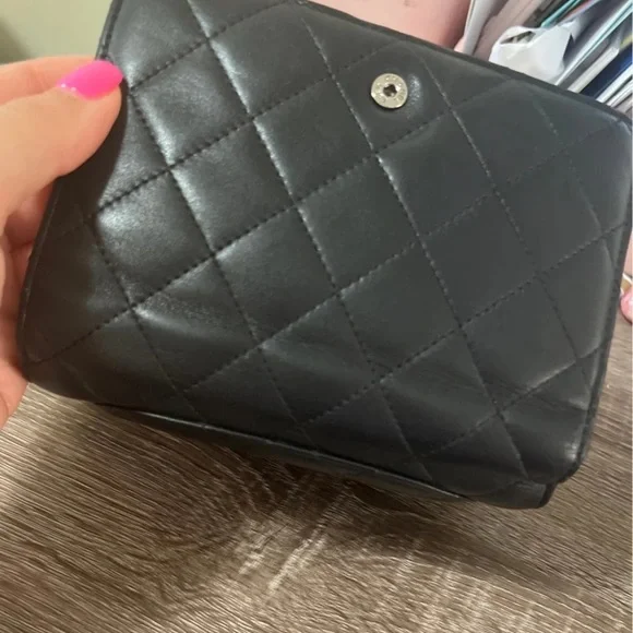 Chanel quilted lambskin zipped wallet - Picture 8 of 11